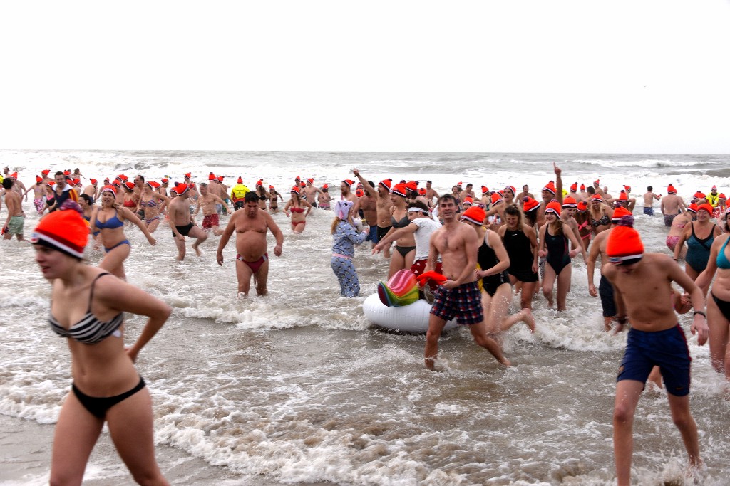 ../Images/Nieuwjaarsduik Nederzandt 2018 086.jpg